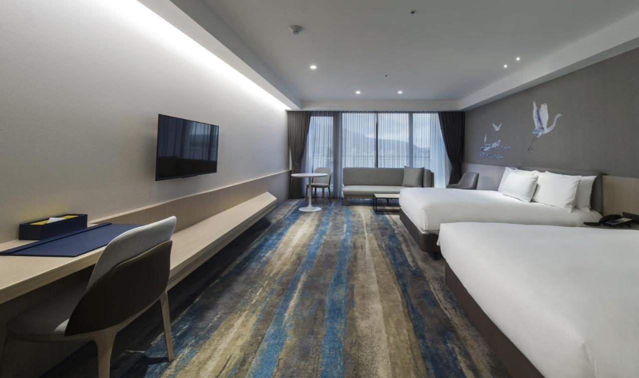 Golden Tulip Fab Hotel New Taipei Даньшуй Екстер'єр фото
